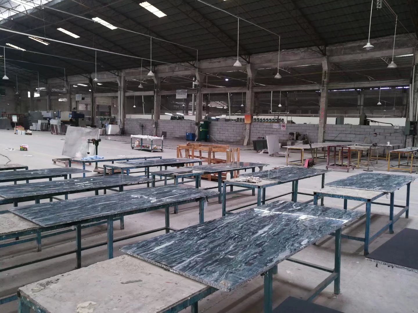 production of stone honeycomb composite panels.jpg